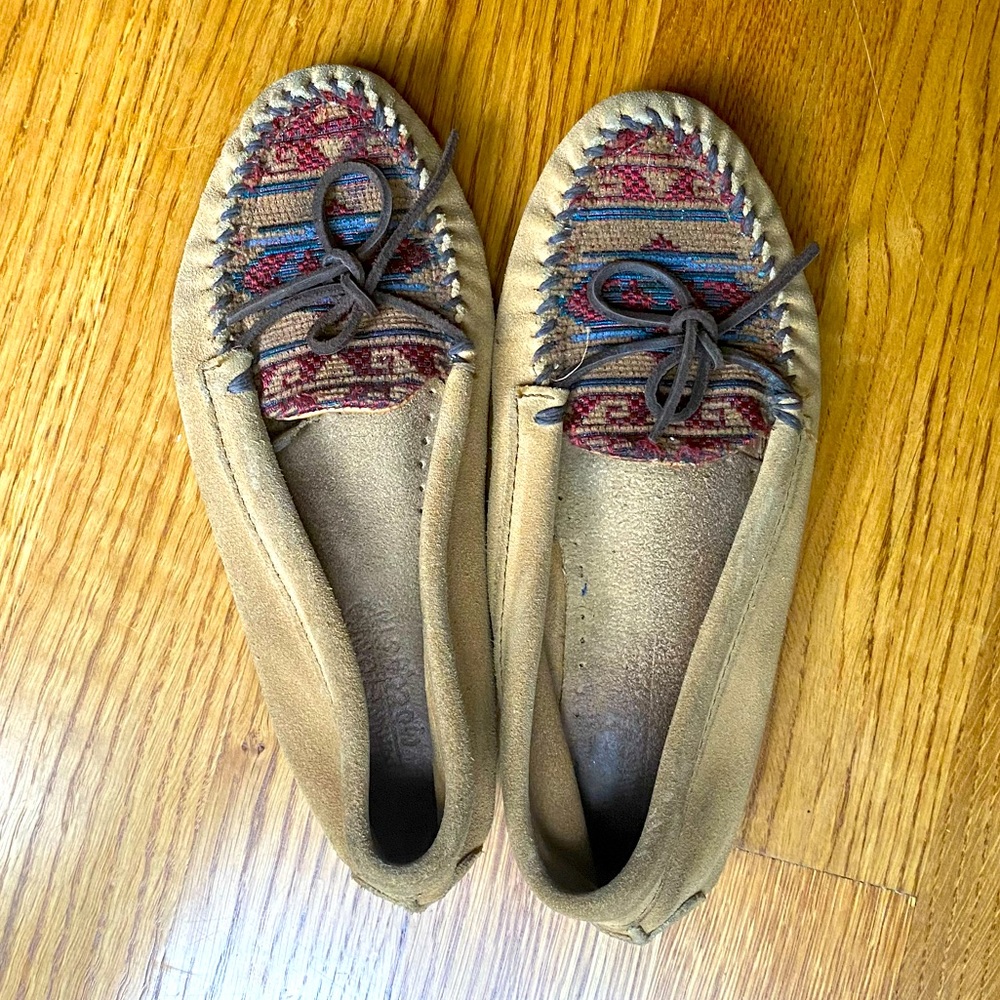 Minnetonka Aztec Print Moccasins size 7.5